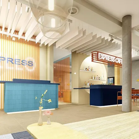 Отель Express & By Ihg