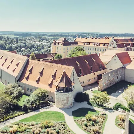 Отель Express & By Ihg Эльванген